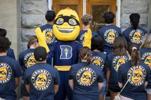 New students gather with Iggy the Beacon outside Bushnell University during New Student Orientation.
